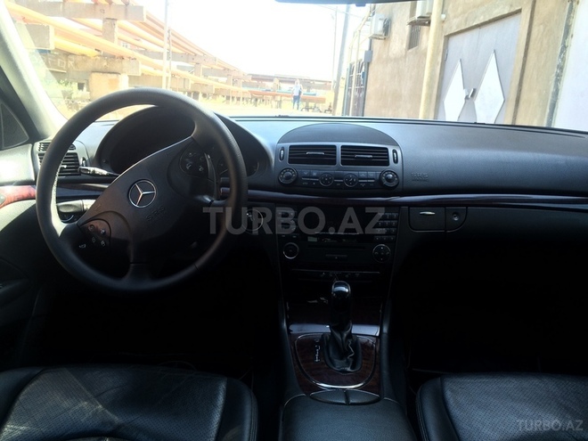 Mercedes E 220 2005, 209,000 km - 2.2 l - Bakı