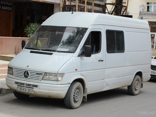 Mercedes Sprinter 208 1999, 355,000 km - 2.3 л - Qusar