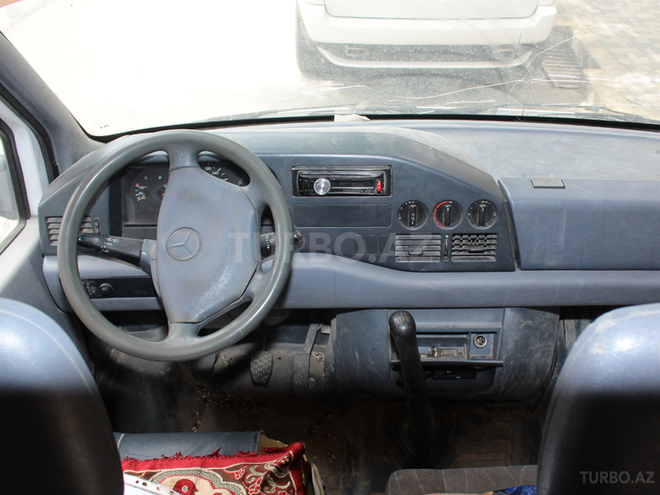 Mercedes Sprinter 208 1999, 355,000 km - 2.3 л - Qusar