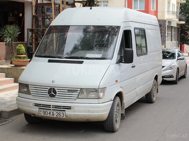 Mercedes Sprinter 208 1999, 355,000 km - 2.3 л - Qusar