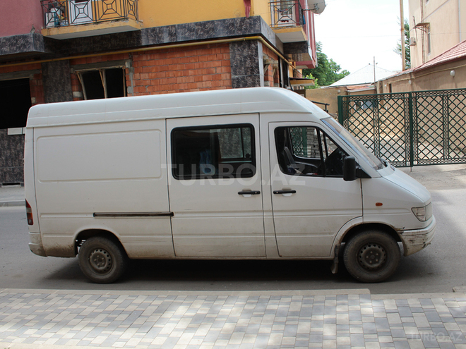 Mercedes Sprinter 208 1999, 355,000 km - 2.3 л - Qusar