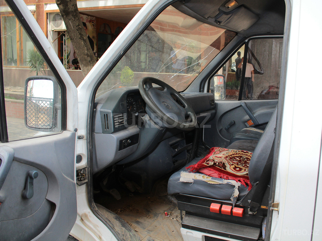 Mercedes Sprinter 208 1999, 355,000 km - 2.3 л - Qusar