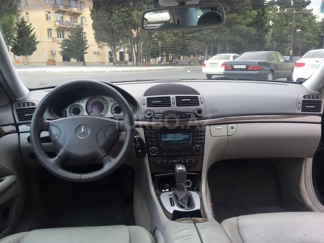 Mercedes E 270 2004, 289,000 km - 2.7 l - Bakı