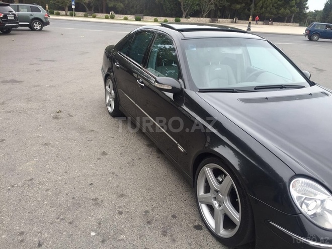 Mercedes E 270 2004, 289,000 km - 2.7 l - Bakı