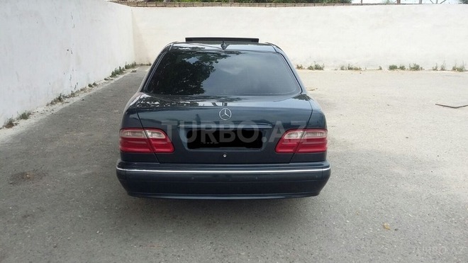 Mercedes E 320 2001, 276,000 km - 3.2 l - Bakı