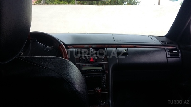 Mercedes E 320 2001, 276,000 km - 3.2 l - Bakı