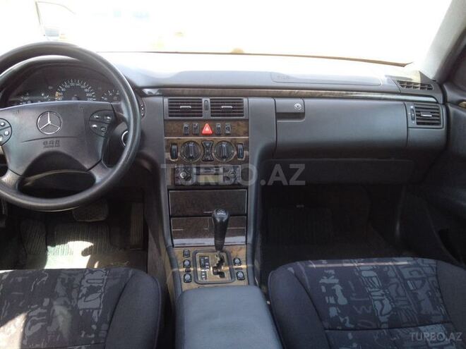 Mercedes E 240 1998, 210,000 km - 2.4 l - Bakı