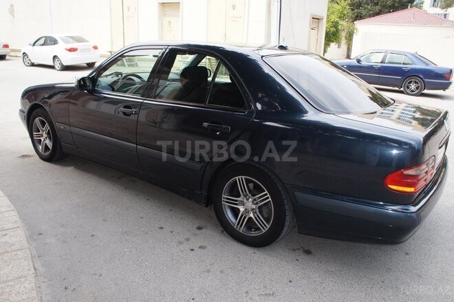 Mercedes E 240 1999, 290,000 km - 2.4 l - Bakı
