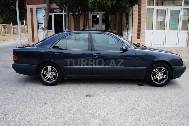Mercedes E 240 1999, 290,000 km - 2.4 l - Bakı