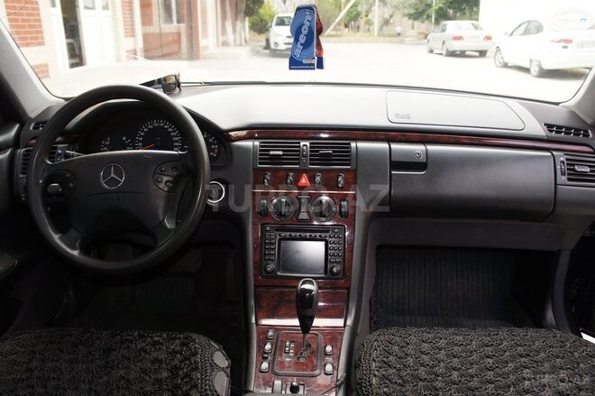 Mercedes E 240 1999, 290,000 km - 2.4 l - Bakı