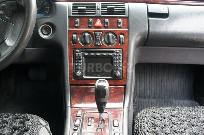 Mercedes E 240 1999, 290,000 km - 2.4 l - Bakı