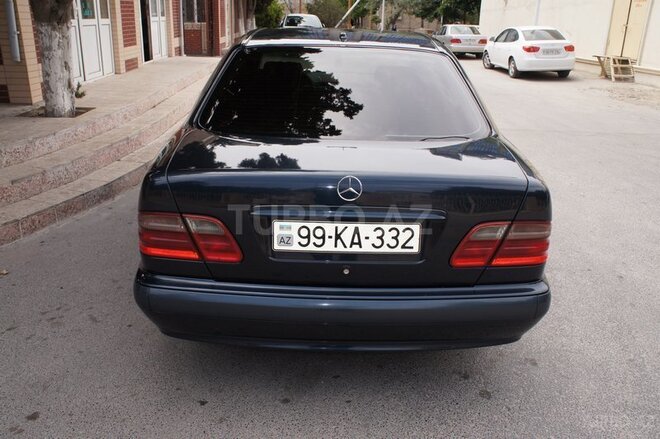 Mercedes E 240 1999, 290,000 km - 2.4 l - Bakı