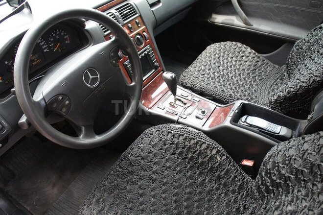 Mercedes E 240 1999, 290,000 km - 2.4 l - Bakı
