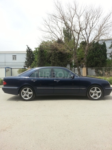 Mercedes E 240 1999, 188,000 km - 2.4 l - Bakı