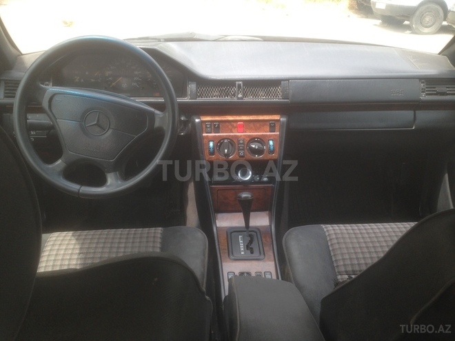 Mercedes E 300 1993, 170,000 km - 3.0 л - Bakı