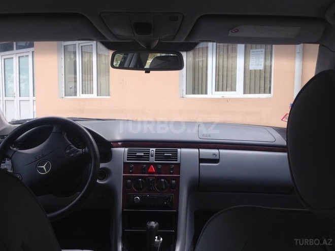 Mercedes E 220 2000, 295,350 km - 2.2 l - Sumqayıt