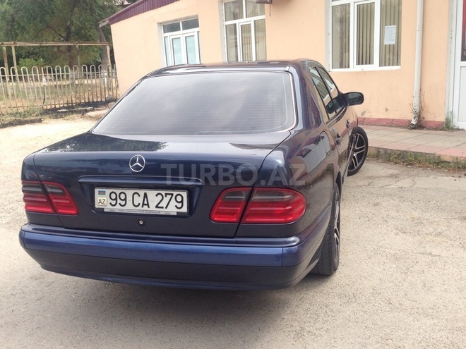 Mercedes E 220 2000, 295,350 km - 2.2 l - Sumqayıt