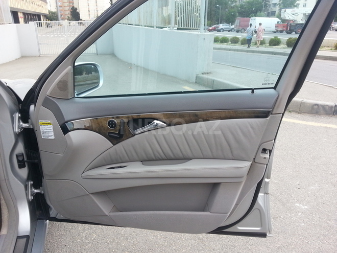 Mercedes E 320 2002, 264,000 km - 3.2 l - Bakı