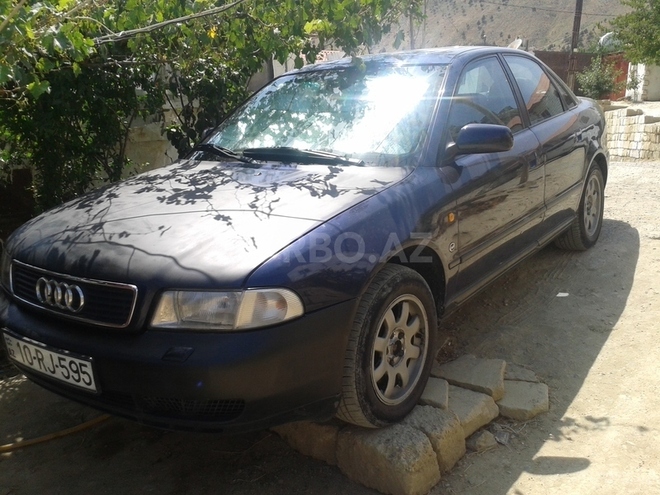 Audi A4 1997, 200,000 km - 1.8 л - Bakı