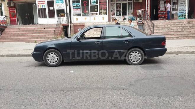 Mercedes E 220 1999, 300,000 km - 2.2 l - Bakı
