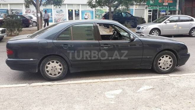 Mercedes E 220 1999, 300,000 km - 2.2 l - Bakı