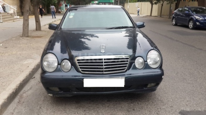Mercedes E 220 1999, 300,000 km - 2.2 l - Bakı