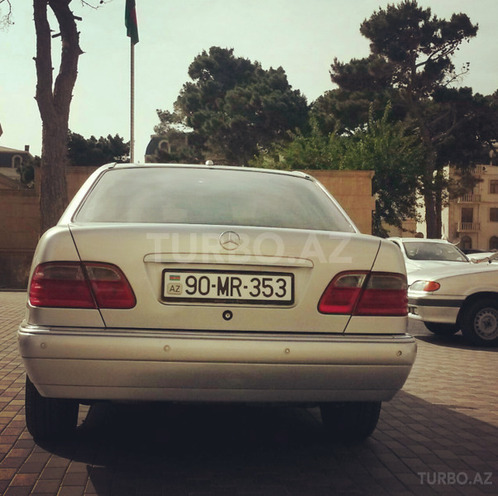 Mercedes E 320 1999, 286,000 km - 3.2 l - Bakı