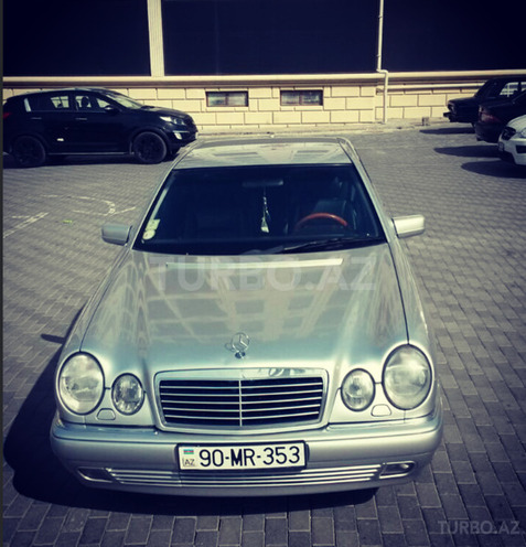 Mercedes E 320 1999, 286,000 km - 3.2 l - Bakı