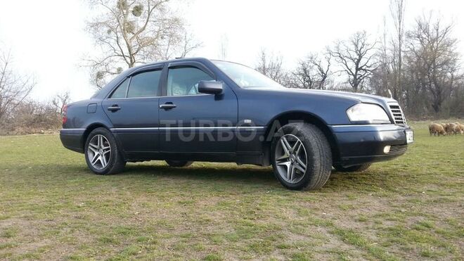 Mercedes C 220 1997, 395,000 km - 2.2 l - Quba