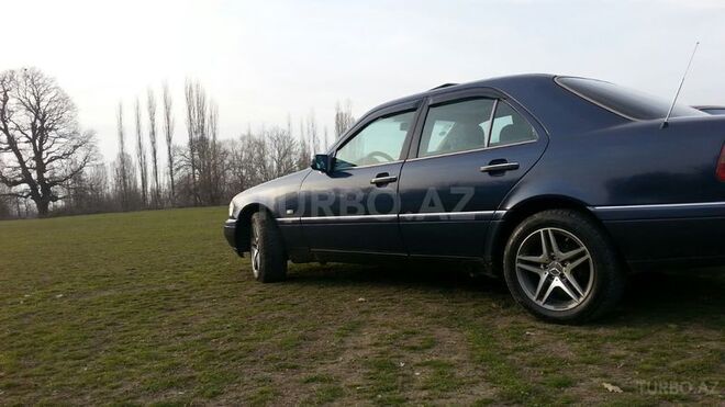 Mercedes C 220 1997, 395,000 km - 2.2 l - Quba