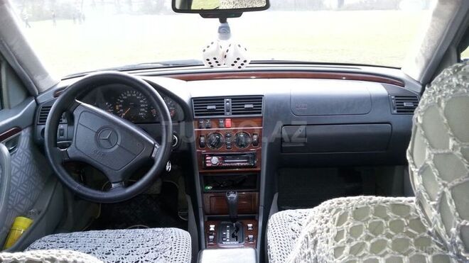 Mercedes C 220 1997, 395,000 km - 2.2 l - Quba