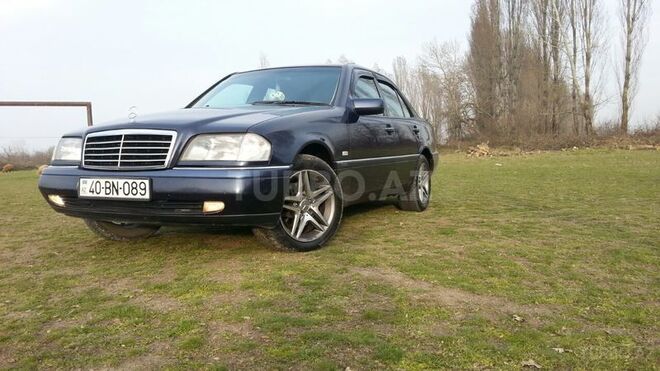 Mercedes C 220 1997, 395,000 km - 2.2 l - Quba