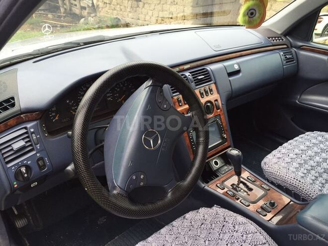 Mercedes E 240 2000, 229,000 km - 2.4 л - Bakı