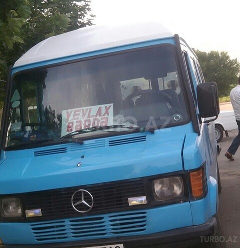 Mercedes 208 D 1993, 375,000 km - 2.3 л - Bərdə
