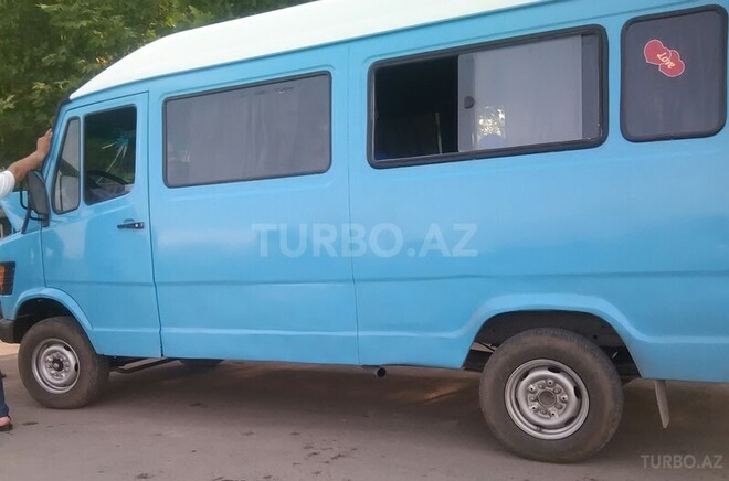 Mercedes 208 D 1993, 375,000 km - 2.3 л - Bərdə