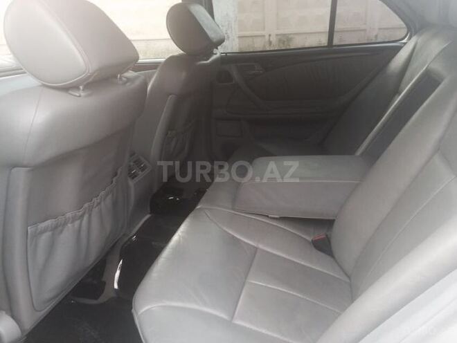 Mercedes E 270 2000, 289,000 km - 2.7 l - Bakı