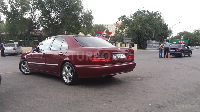 Mercedes E 280 2001, 22,000 km - 2.8 l - Bakı
