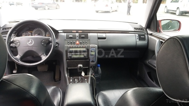 Mercedes E 280 2001, 22,000 km - 2.8 l - Bakı