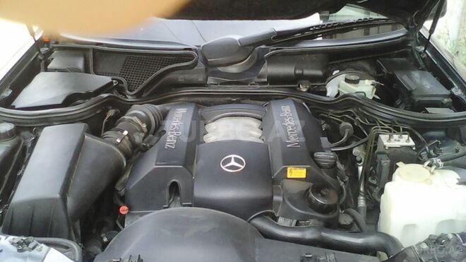 Mercedes E 240 1999, 290,000 km - 2.4 l - Bakı