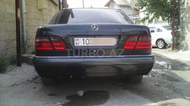 Mercedes E 240 1999, 290,000 km - 2.4 l - Bakı