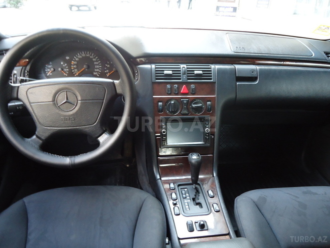 Mercedes E 280 1997, 126,754 km - 2.8 l - Bakı