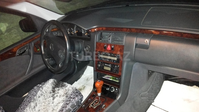 Mercedes E 270 2001, 250,000 km - 2.7 л - İmişli
