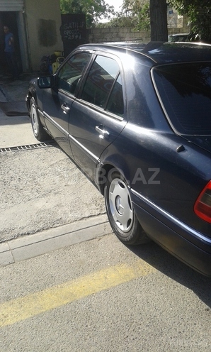 Mercedes C 220 1995, 230,000 km - 2.2 l - Bakı