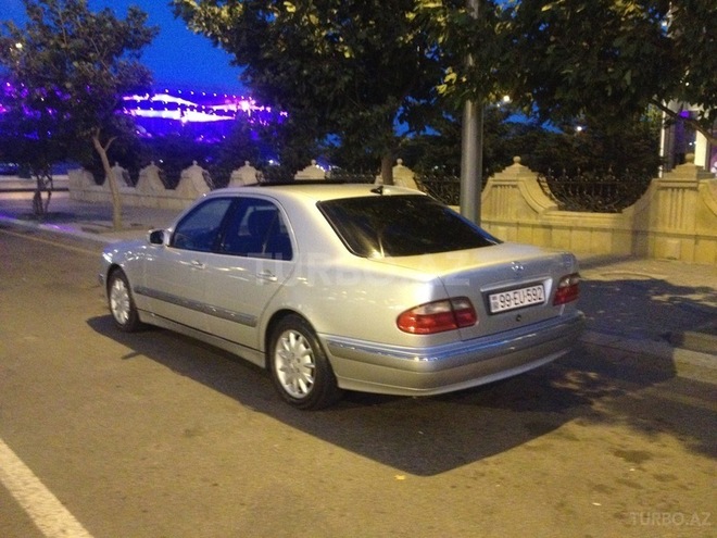 Mercedes E 280 2000, 165,000 km - 2.8 l - Bakı