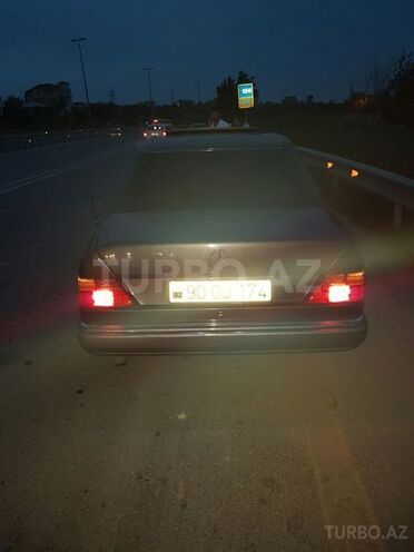 Mercedes E 220 1993, 374,456 km - 2.2 л - Bakı
