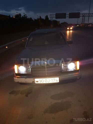Mercedes E 220 1993, 374,456 km - 2.2 л - Bakı