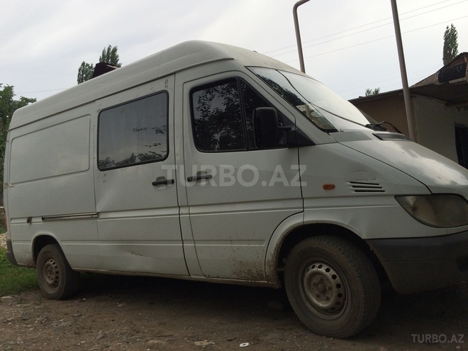 Mercedes Sprinter 212 2002, 370,000 km - 0.3 л - Qusar