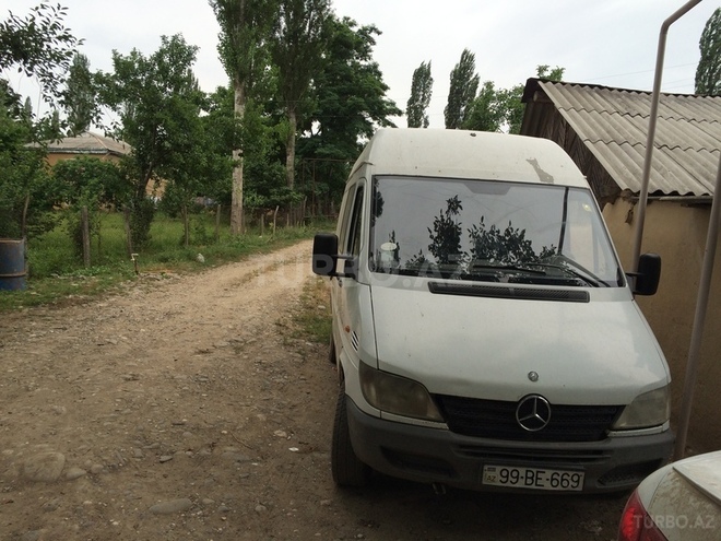 Mercedes Sprinter 212 2002, 370,000 km - 0.3 л - Qusar