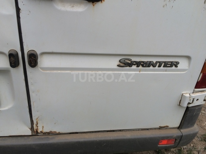 Mercedes Sprinter 212 2002, 370,000 km - 0.3 л - Qusar