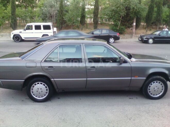 Mercedes E 300 1986, 442,000 km - 3.0 l - Bakı